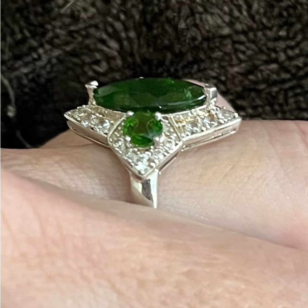 JTV Silver Ring with Deep Green Gemstones - Picture 3 of 5